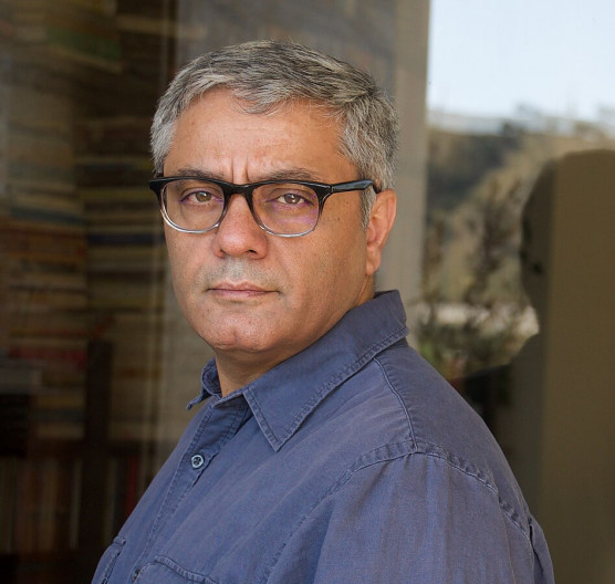 Korbácsolásra és nyolc év börtönbüntetésre ítélték az Arany Medve-díjas iráni rendezőt