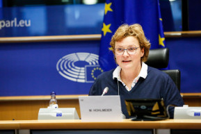 A Budapesten tárgyaló uniós delegáció attól tart, 13 milliárd eurót kaphat a magyar kormány 