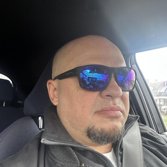 Vádat emeltek a fideszes lovagkeresztes ex-polgármester ellen, aki falubusszal vitte a haverjait egy németországi meccsre