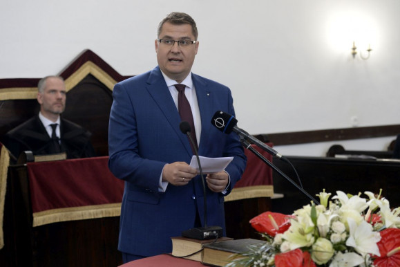 Orbán titkára szerint kamatostul megtérül az egyházaknak adott pénz