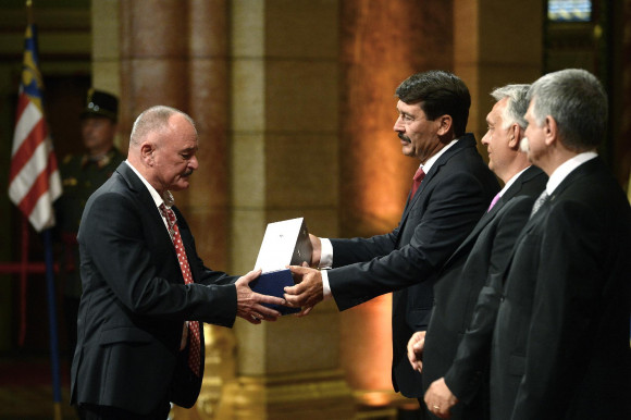 Kérj bocsánatot, aztán igyunk meg valamit – üzeni Ferónak Bayer Zsolt