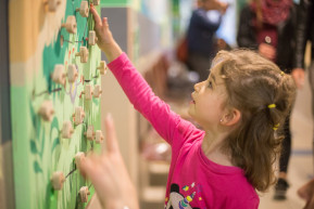 Szimbiózisban a nevetéssel