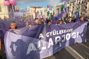 A TASZ szerint hiába hívják egészségügyi sétának, gyülekezés a Momentum akciója