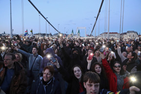 Hídfoglalós tüntetés: 58 ember ellen indulított eljárást a rendőrség közlekedési szabálysértés miatt