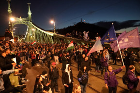 Negyven perces igazoltatásáról mesélt két fiatal