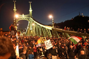 Repkednek a bírságok a tüntetéseken