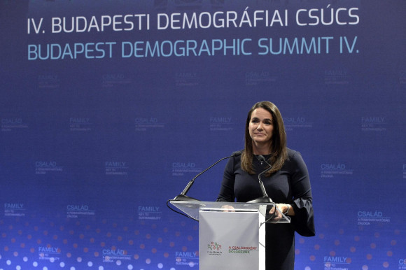 Hárommilliós végkielégítést kaphat Novák Katalin