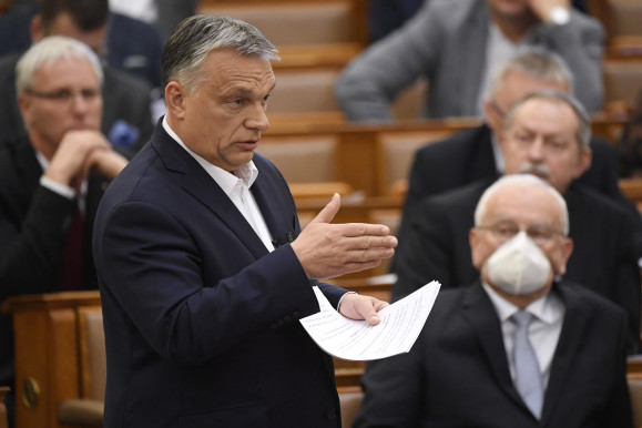 „Rossz példát mutat Orbán, hiányzik a kellő szakértelem”