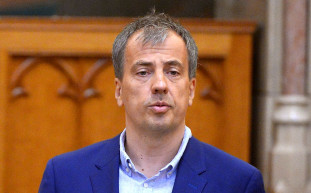 DK: Vonják vissza az ingyenes parkolási rendeletet!