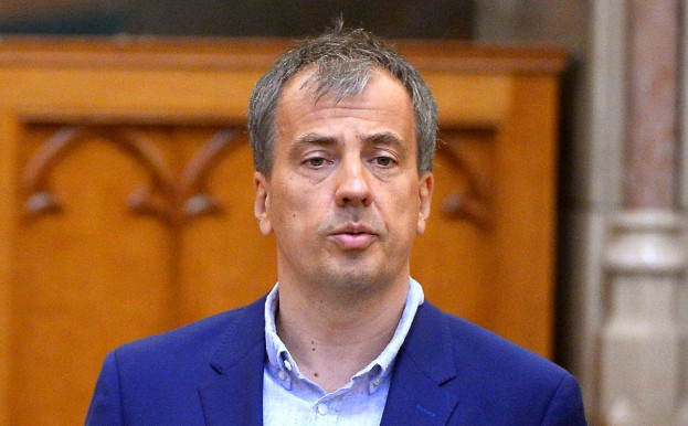 DK: Vonják vissza az ingyenes parkolási rendeletet!