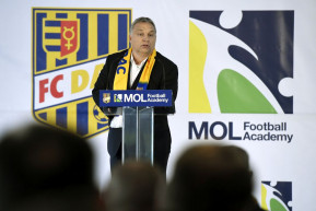 Nagy-Magyarország futballválogatottját építi Orbán