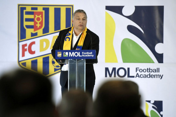 Nagy-Magyarország futballválogatottját építi Orbán