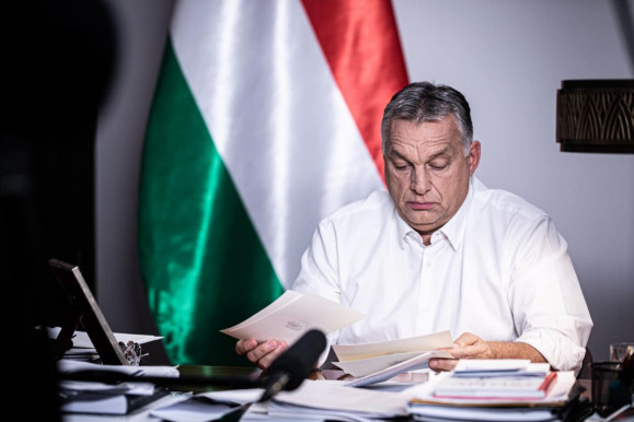 Vírus, botrányok: gyengül Orbán pozíciója?