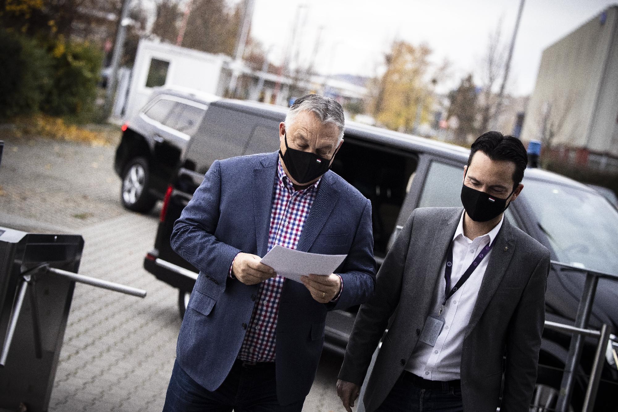 Miniszterelnöki interjú a Kossuth Rádióban