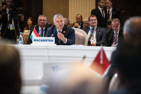 Miniszterelnöki tanácsadó: Orbán hamarabb ismeri fel az EU érdekeit, mint maga az EU