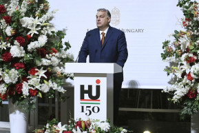 Orbán: Visszatérő rémálmunk, hogy egyszer megjelenik a Jóisten Magyarországon