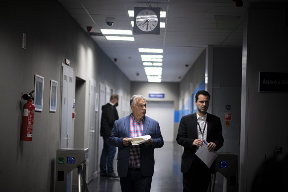 Orbán péntek reggeli rádiós interjújában nem reagált az előválasztásra