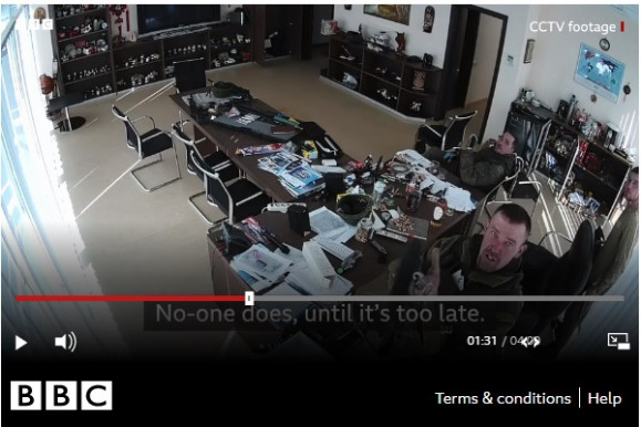 Orosz katonák civileket öltek. Biztonsági kamerák rögzítették az esetet