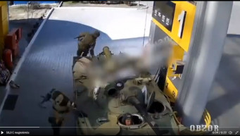 Az ukrán külügy benzinkutat kifosztó orosz katonákról osztott meg egy videót