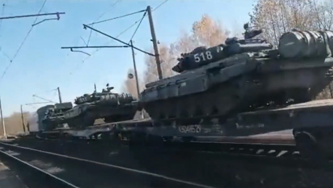 Orosz katonai vonatok és hadoszlopok tartanak Ukrajna felé