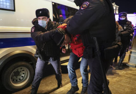 Eddig több mint ötezer orosz tüntetőt vettek őrizetbe az orosz rendőrök