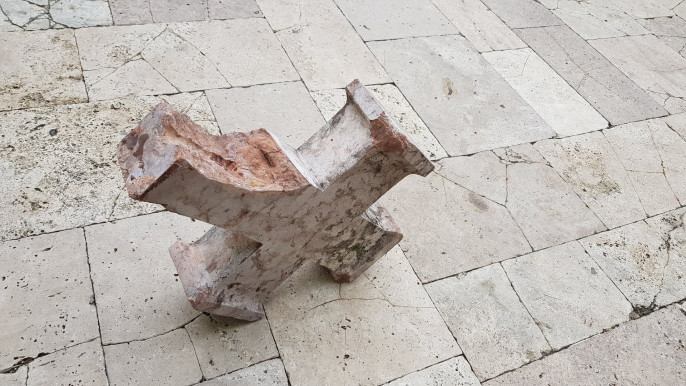 Letörték a keresztet a székesfehérvári Országalmáról