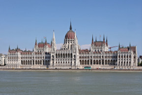 Nem volt ott mindenki a mandáumok ünnepélyes átadásán