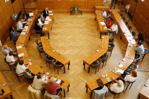 Kivonultak a Pécs Pride-dal kapcsolatos vitáról a többségben lévő ellenzéki képviselők és a polgármester