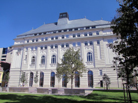 A katolikus püspökök szerint nehéz helyzetbe hozza őket a tanáraik polgári engedetlensége