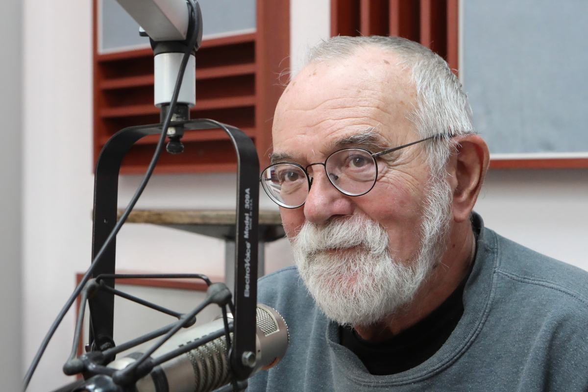 Pléh Csaba, pszichológus, nyelvész, az MTA rendes tagja, a BME Kognitív Tudományi Tanszékének alapítója, CEU oktatója