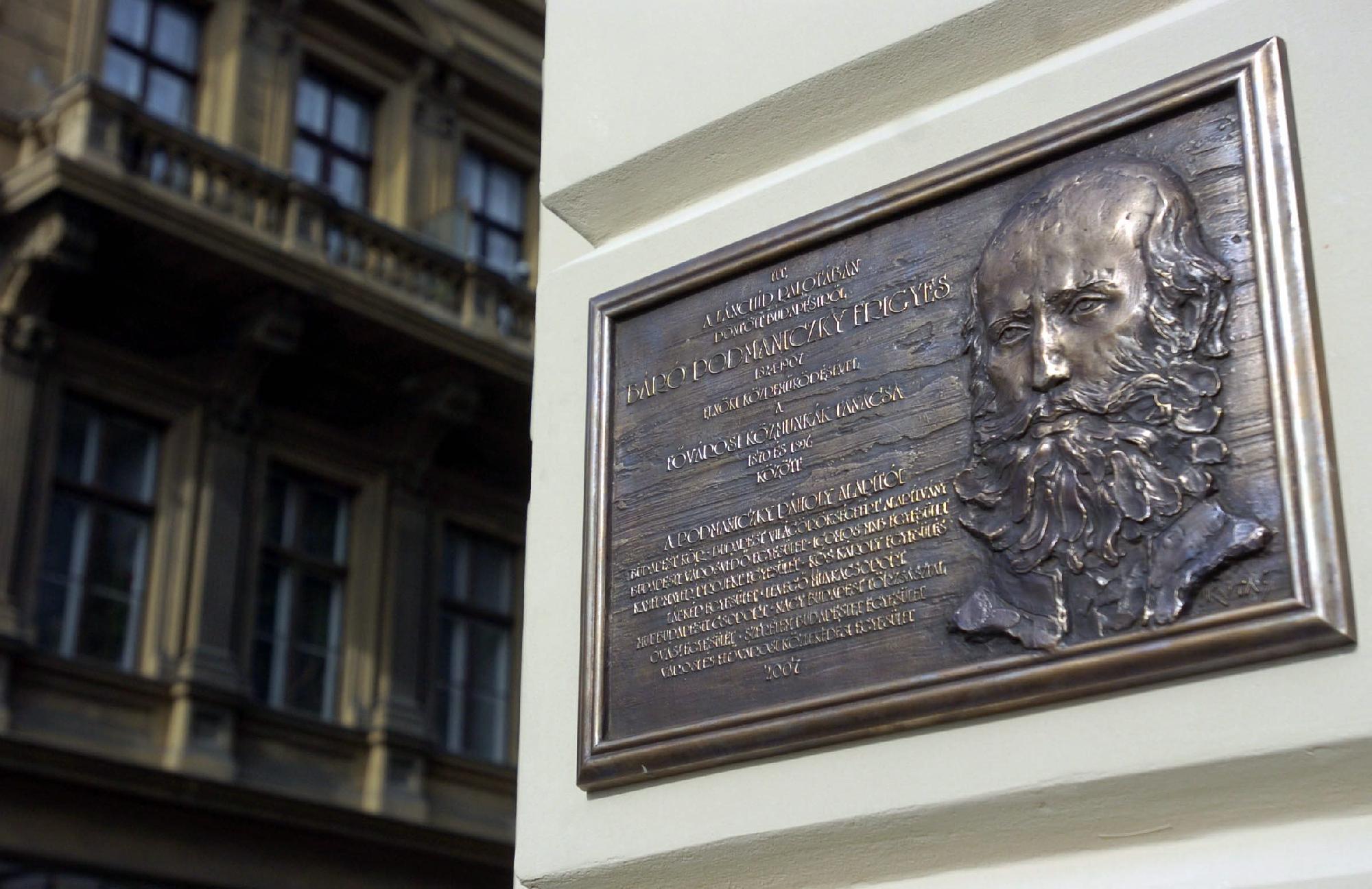 Építészet - A felújított Lánchíd Palota