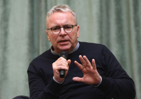 Lófej Pokorni ágyában 