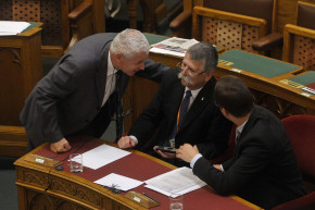 Fleck Zoltán: A bűnszervezet politikai okokból manipulálja az utolsó védőbástyáját