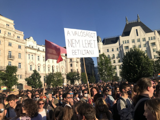 Színes vagy szélsőséges?