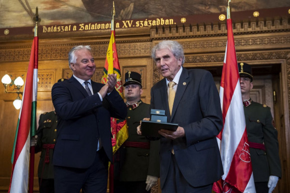 A második Orbán-kormány oktatásért felelős minisztere is a pedagógusokat sújtó 