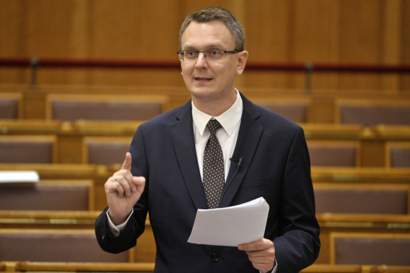 Rétvári szerint a szülők többsége elégedett az oktatással