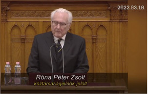 Róna Péter felrótta Orbánnak, hogy Putyinnal barátkozott