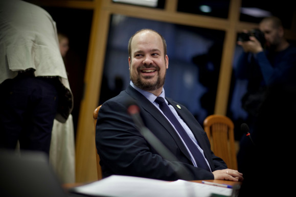 Új elnököt válsztott a Momentum