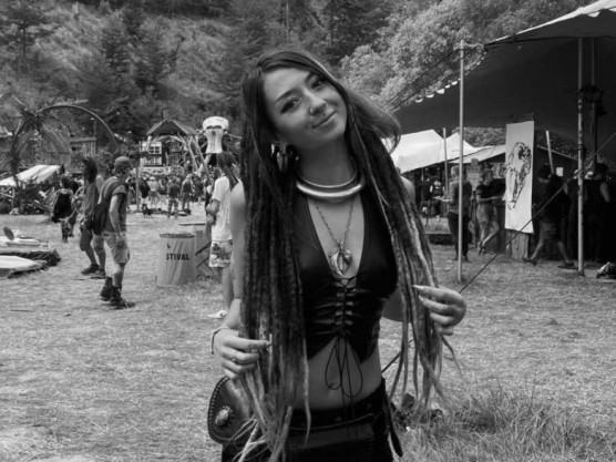 Meggyilkolták azt a fiatal német-izraeli nőt, akit a sivatagi fesztiválról rabolt el a Hamász