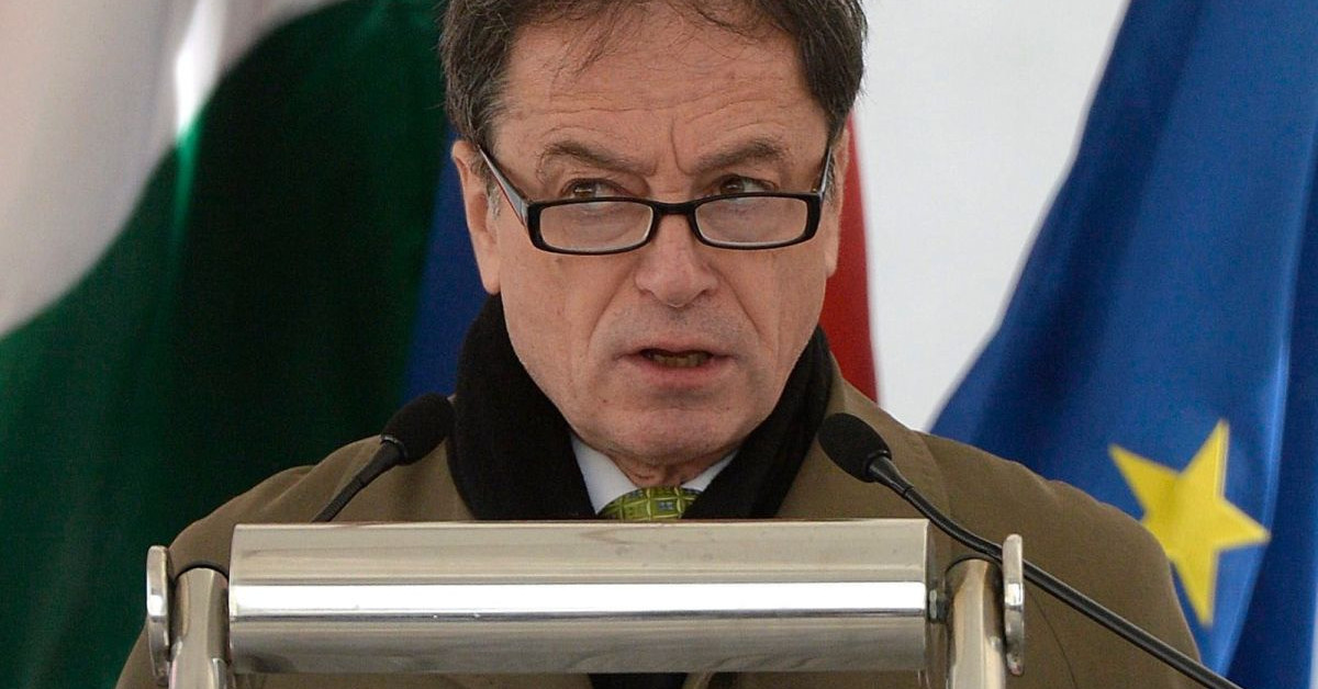 Simonyi: Valós veszély, hogy az oroszok és a kínaiak is szemet vetettek Grönlandra, az európai csapatok küldése nem segít Kép