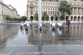 A Kossuth téren tüntettek a státusztörvény ellen - képek