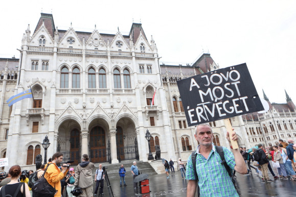 Nem voltak elegen – Kárpáti Iván jegyzete
