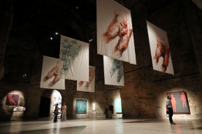 A Műcsarnok közleményt adott ki, hogy betartják a (homofób)törvényt Reigl Judit kiállításánál