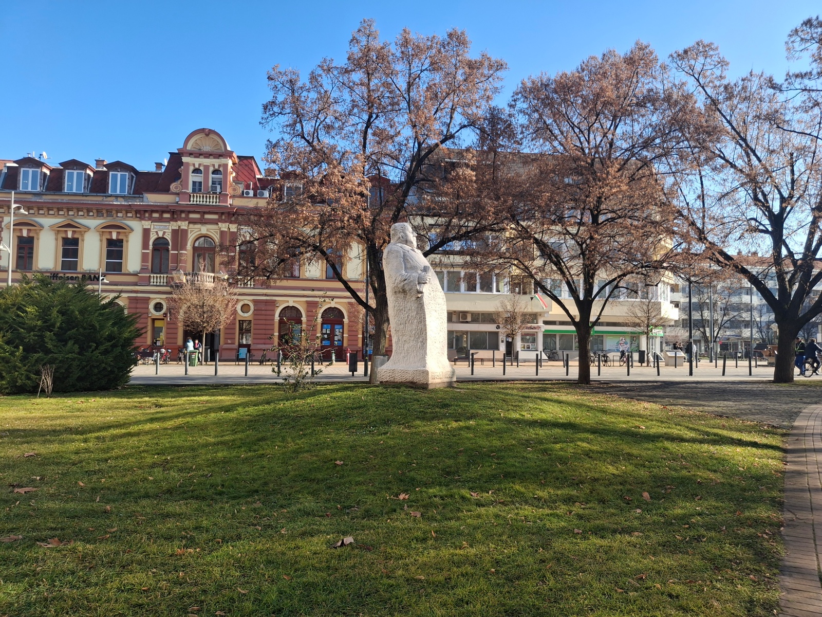 Rapcsák András szobor