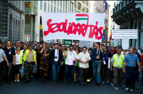 Ha a kormányzatot nem érdekli, hogy miből veszi meg a magyar munkavállaló a csirkefarhátat, akkor az egy nagyon komoly üzenet mindenki számára