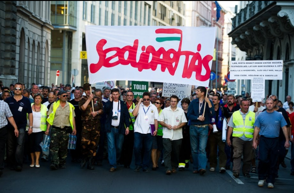 Ha a kormányzatot nem érdekli, hogy miből veszi meg a magyar munkavállaló a csirkefarhátat, akkor az egy nagyon komoly üzenet mindenki számára