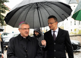 Szijjártó szerint a kereszténységünk egy évtizede hatalmas össztűz alatt áll