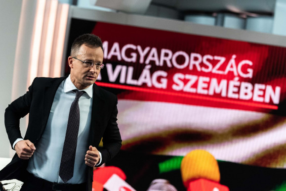 Szijjártó személyeskedésnek tartja Zelenszkij Orbán-kritikus felszólalását