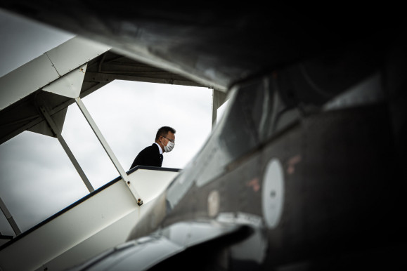 24.hu: nem volt elég egy kör Szijjártóéknak a magángéppel Banja Lukába