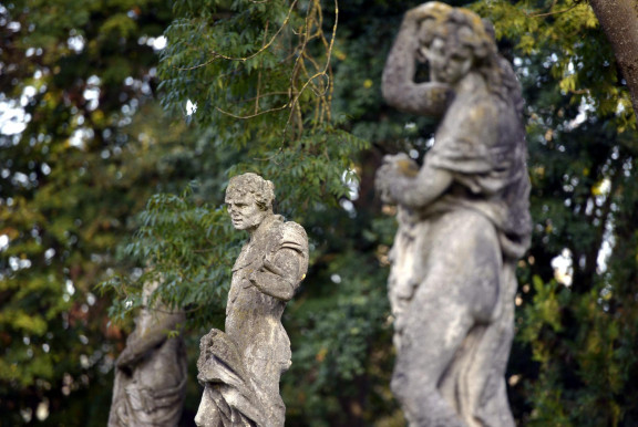 A magyar vonatkozású emlékműveket magyar felirattal kell ellátni Romániában